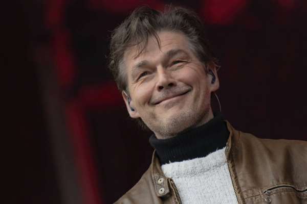 Вокалист группы a-ha не может петь из-за болезни Паркинсона: что известно об этом заболевании