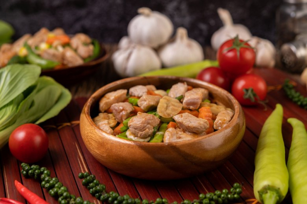 Россияне за год стали покупать больше мяса, овощей и фруктов